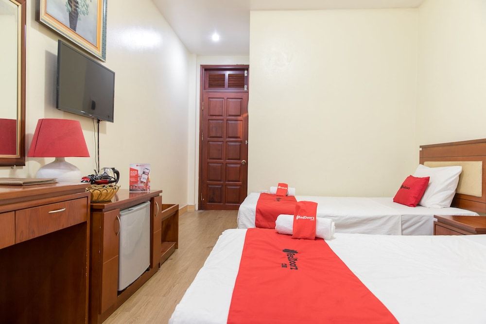 RedDoorz near My Dinh Bus Station 2 Superior Twin Room 3
