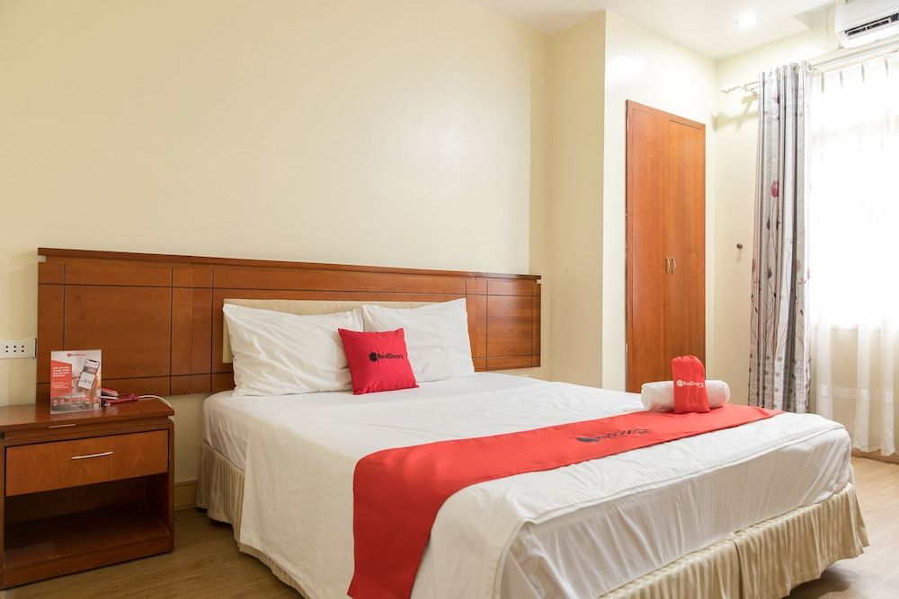 RedDoorz near My Dinh Bus Station 2 Superior Double Room 5