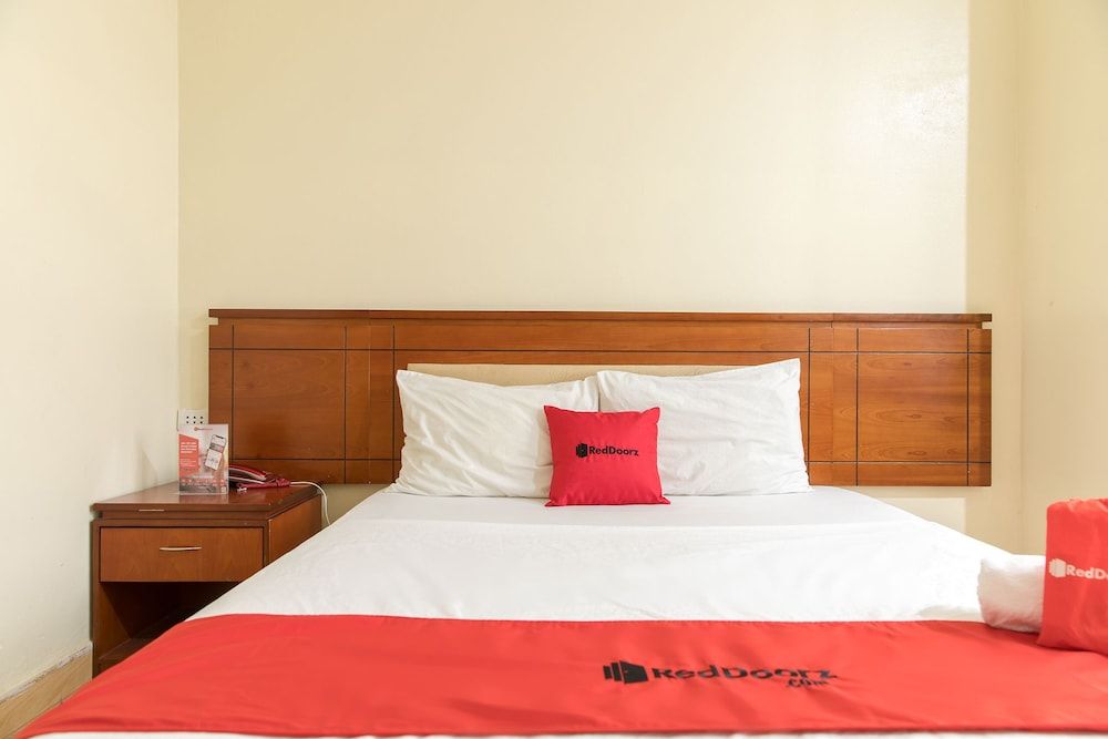 RedDoorz near My Dinh Bus Station 2 Superior Double Room 3