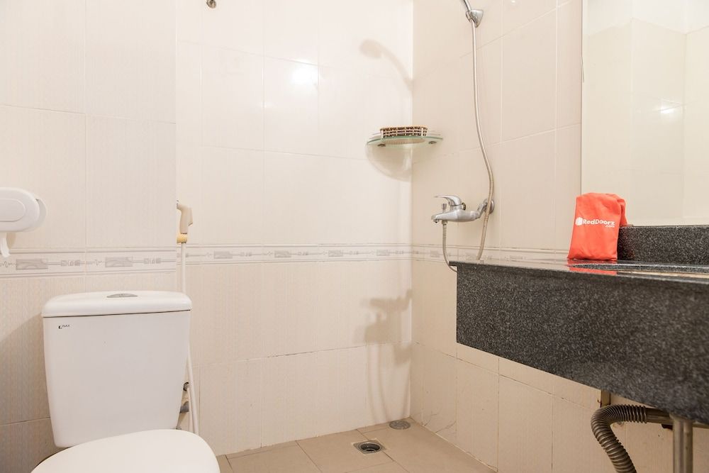 RedDoorz near My Dinh Bus Station 2 Superior Double Room 6