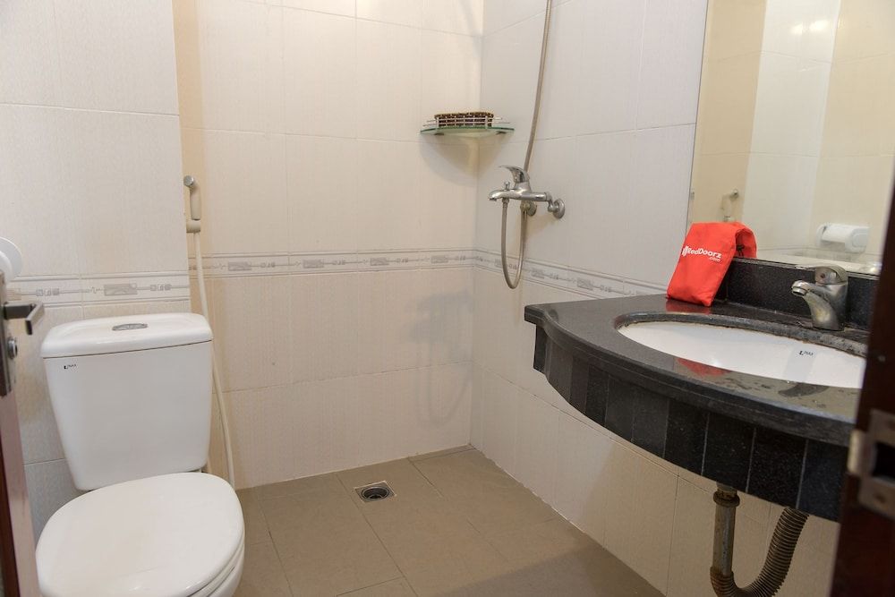 RedDoorz near My Dinh Bus Station 2 Triple Room 7