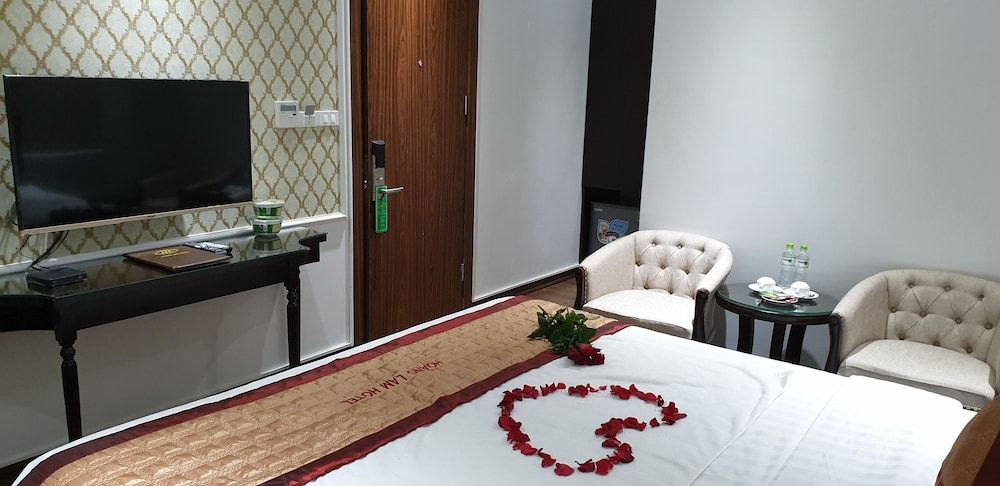 undefined AHA Khach San Hoang Lam 6