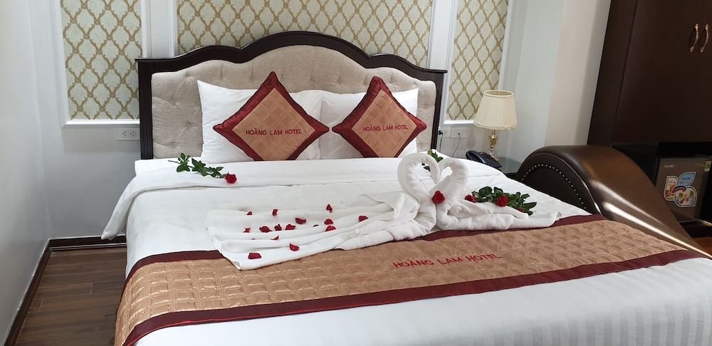 undefined AHA Khach San Hoang Lam 4