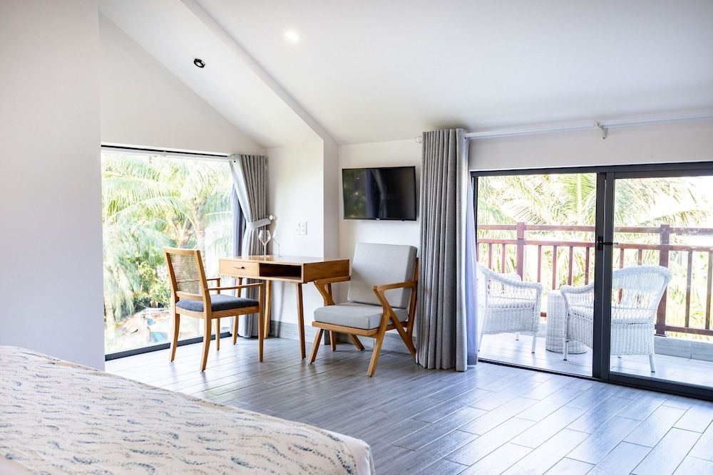 The Watermark Beachside Hotel Watermark Premier Pool View 7