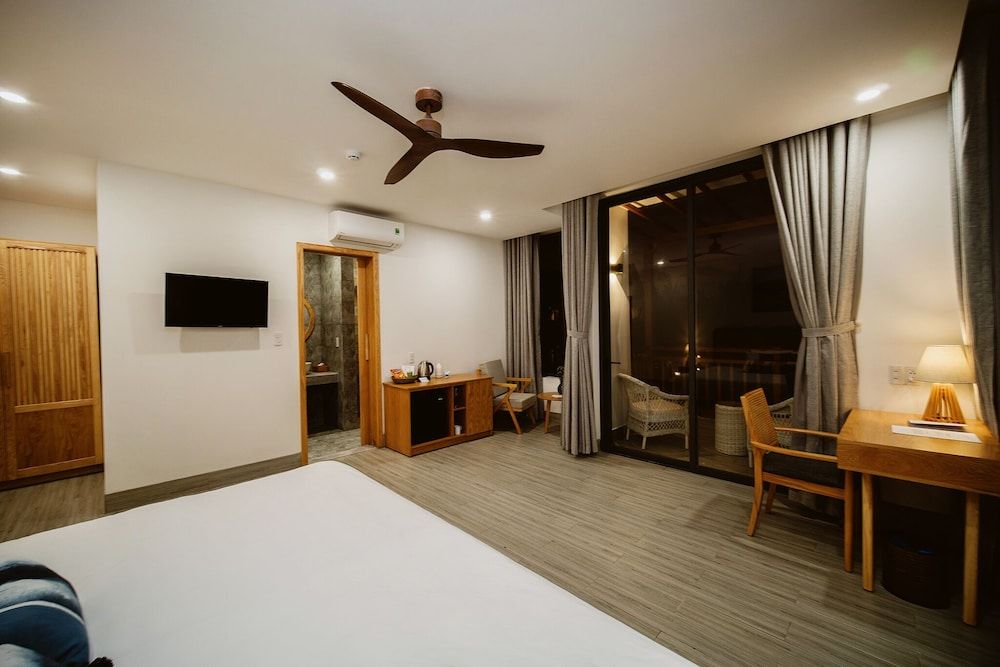 The Watermark Beachside Hotel Watermark Premier Pool View 6