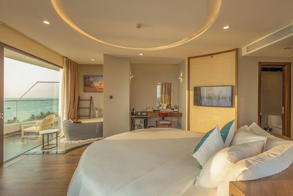 undefined Sunset Beach Resort & Spa- Beachfront Pirate Fire Show 10