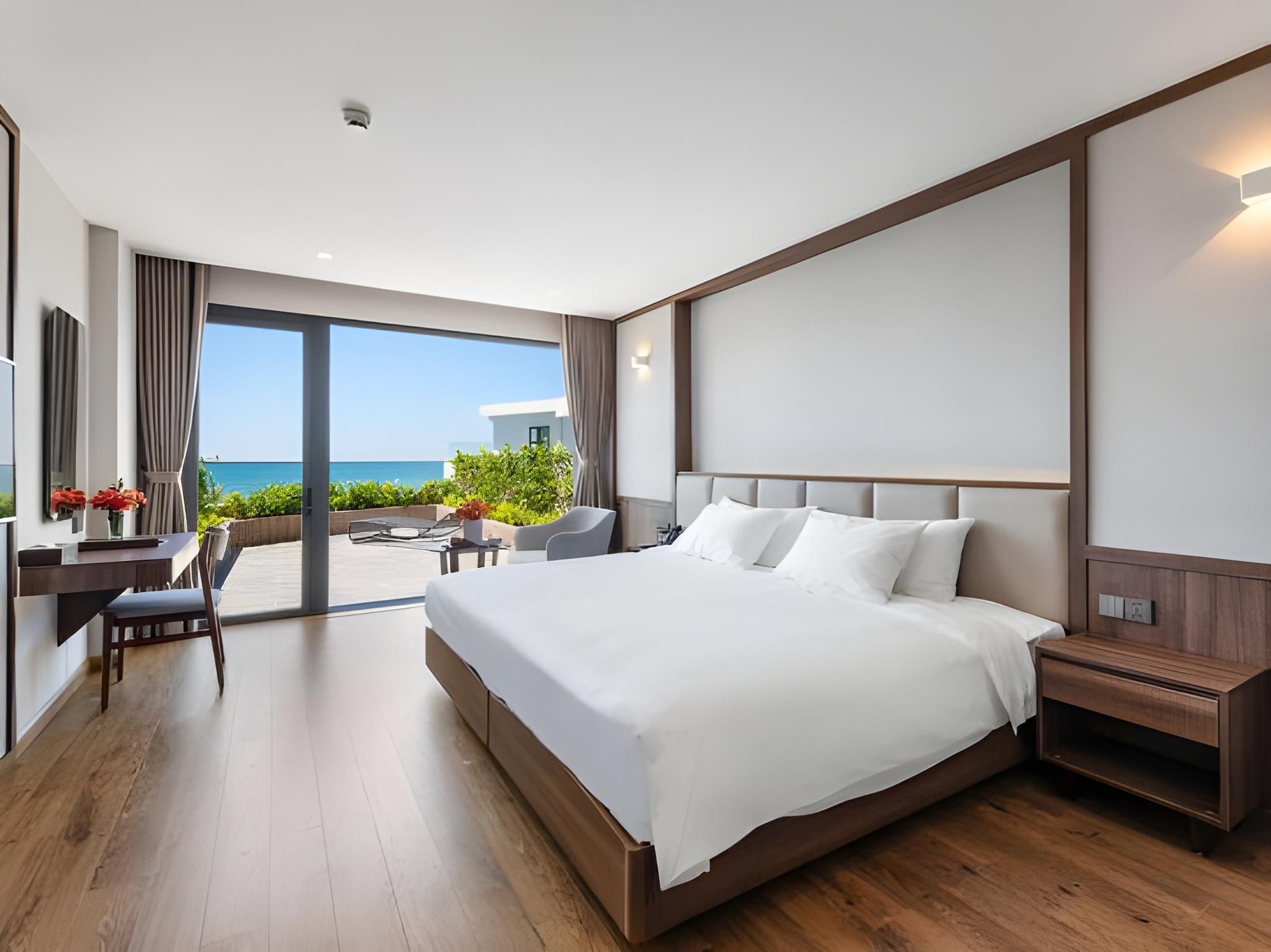 undefined Sunset Beach Resort & Spa- Beachfront Pirate Fire Show 7