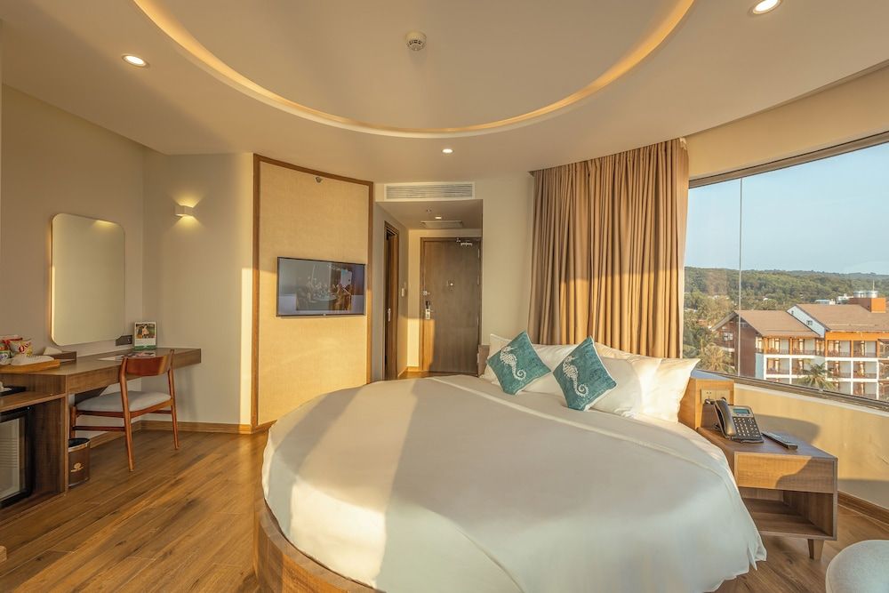 undefined Sunset Beach Resort & Spa- Beachfront Pirate Fire Show 9