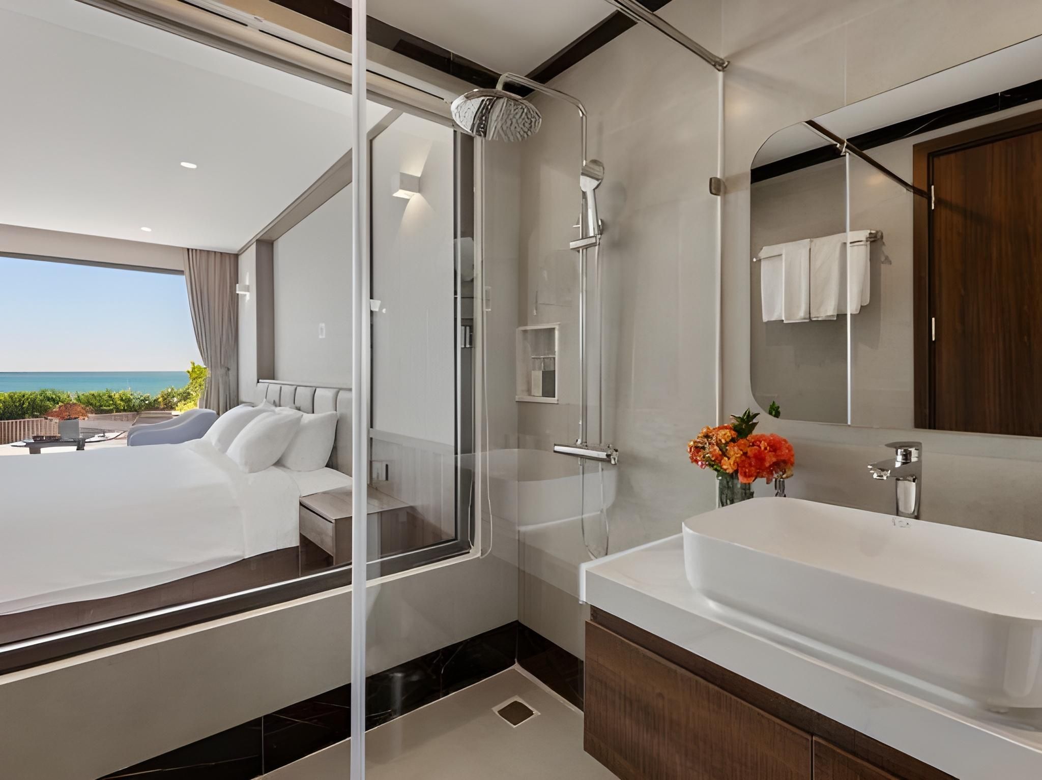 undefined Sunset Beach Resort & Spa- Beachfront Pirate Fire Show 8