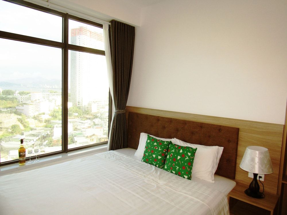 Luxury Apartment, 2 Bedrooms, Kitchenette, Beach View