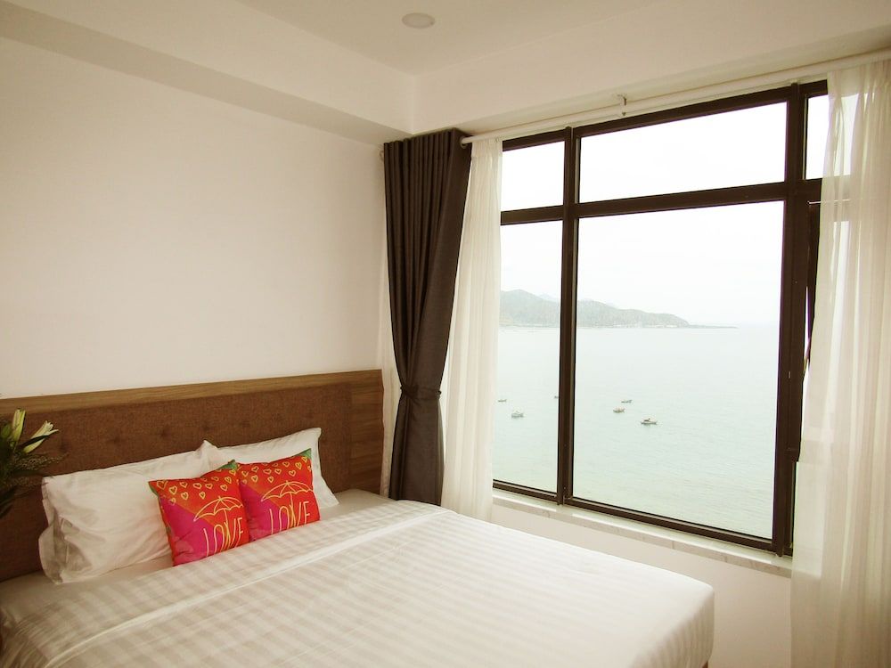 Luxury Apartment, 3 Bedrooms, Kitchenette, Beach View