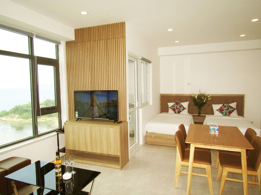 Romantic Apartment, 3 Bedrooms, Beach View