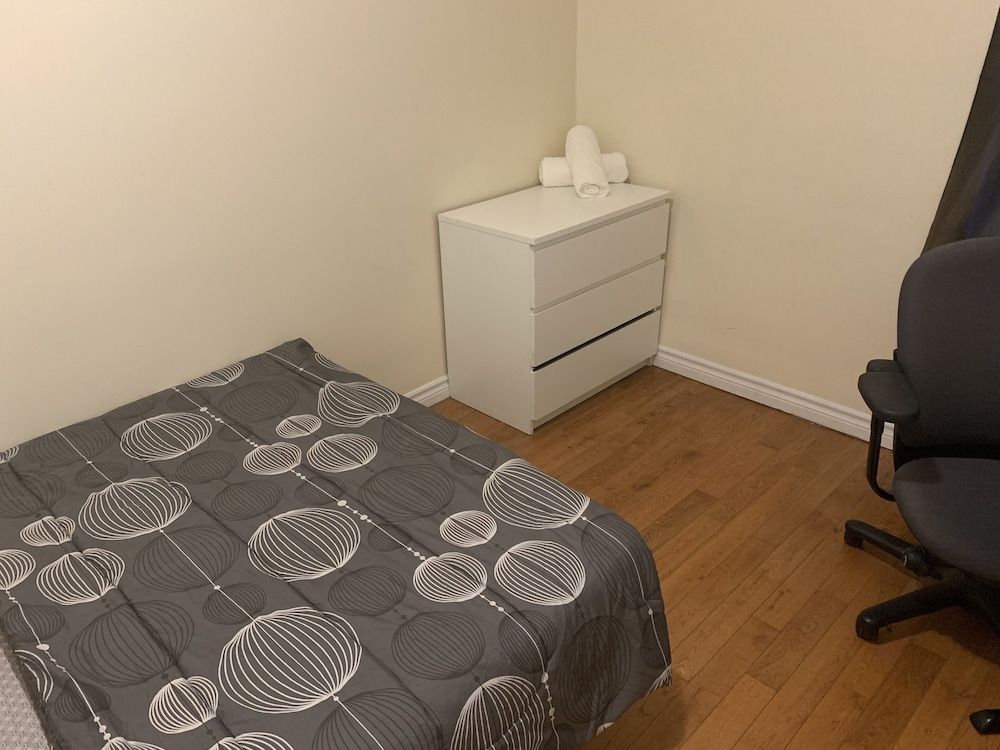 undefined Dundas Guest House 8