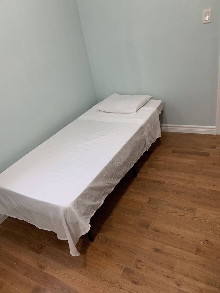 undefined Dundas Guest House 5