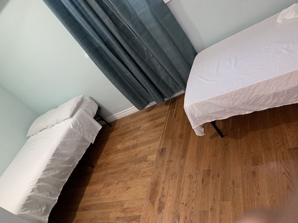 undefined Dundas Guest House 4