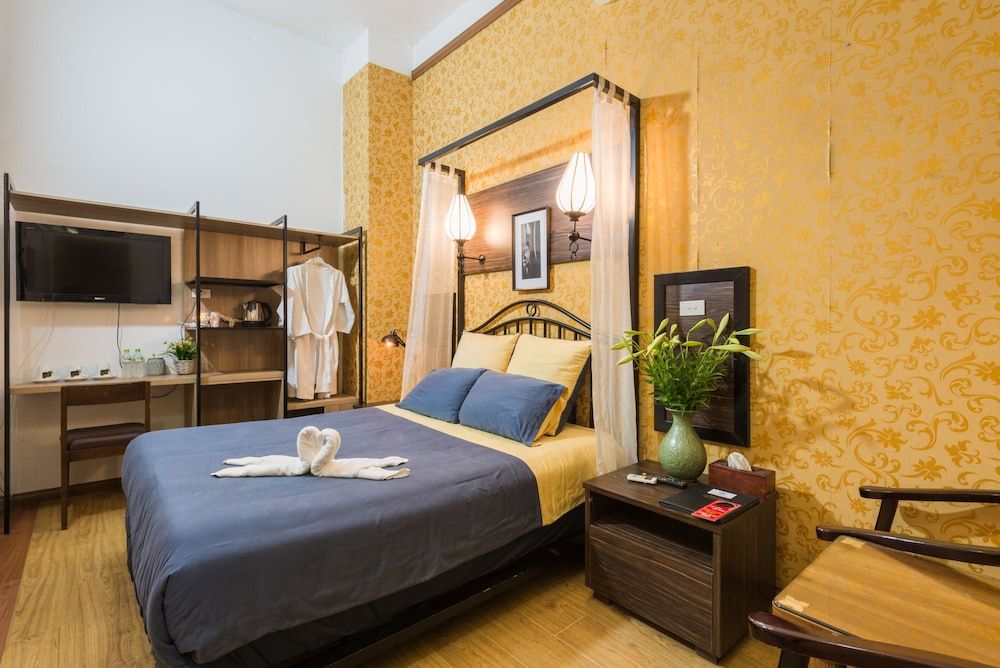 undefined Gecko Hotel