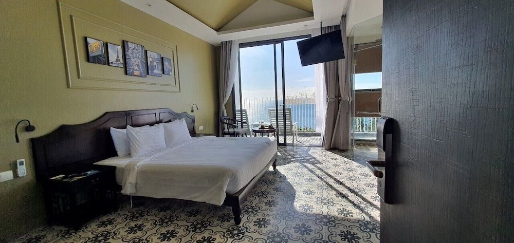 Palmy Beach Club Resort Deluxe Ocean View (Balcony) 9