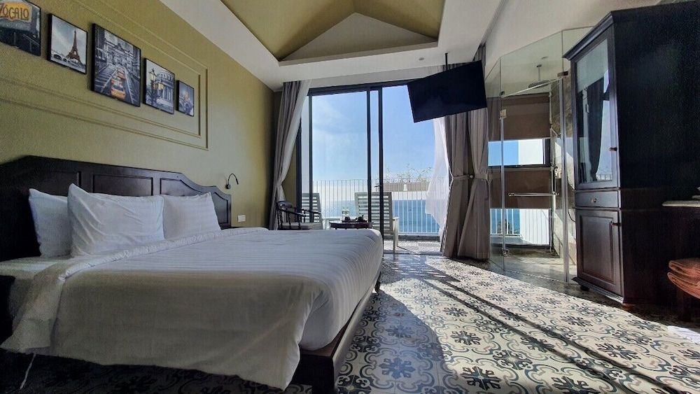 Palmy Beach Club Resort Deluxe Ocean View (Balcony) 12