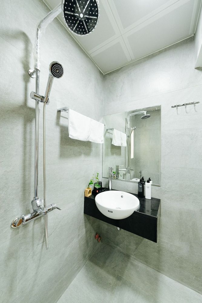 The Art - HiHome KMT Deluxe Studio Ba Dinh Deluxe Apartment 12