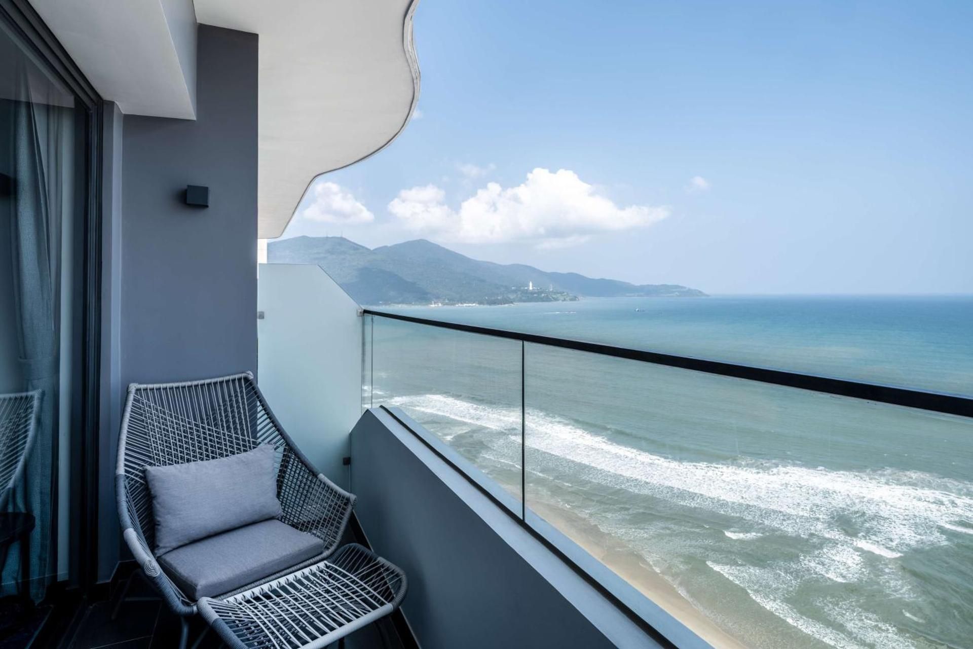 TWIN DELUXE ROOM OCEAN VIEW WITH BALCONY