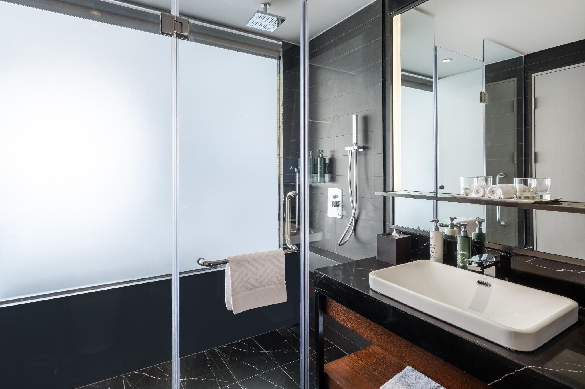 King Guest Room with Balcony