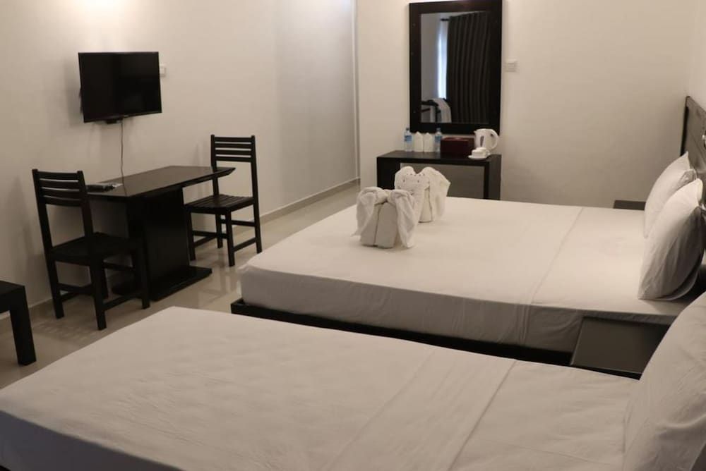 Rest House Tangalle Deluxe Double or Twin Room 4