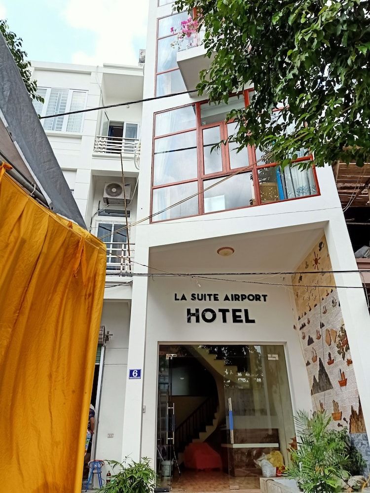 undefined La Suite Airport Hotel