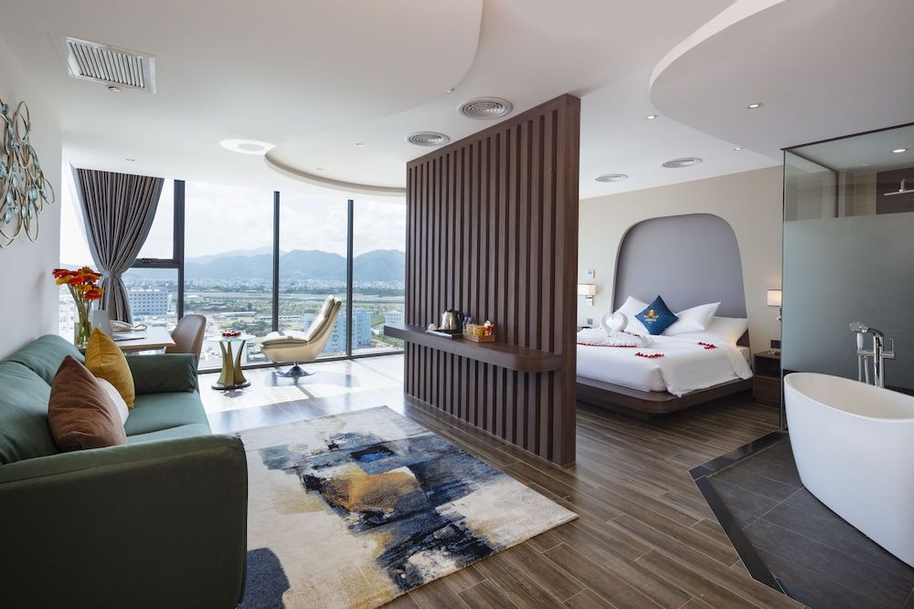Senior Room, City View