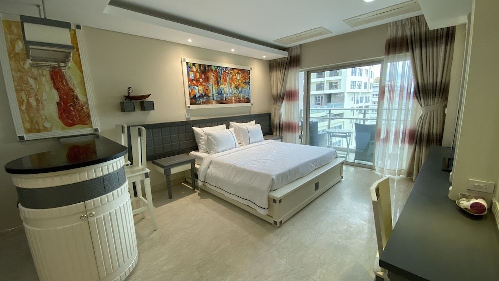Superior Studio, 1 Queen Bed, Kitchenette, Ocean View