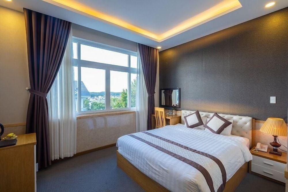 Navy Hotel Da Lat Deluxe Double or Twin Room 2