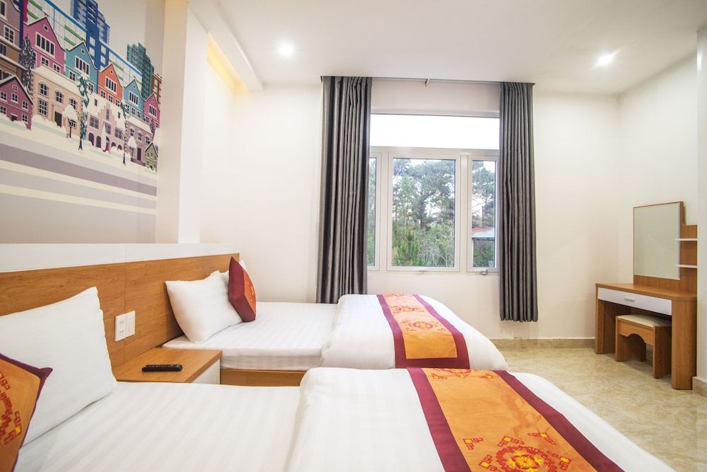 Junior Triple Room, City View