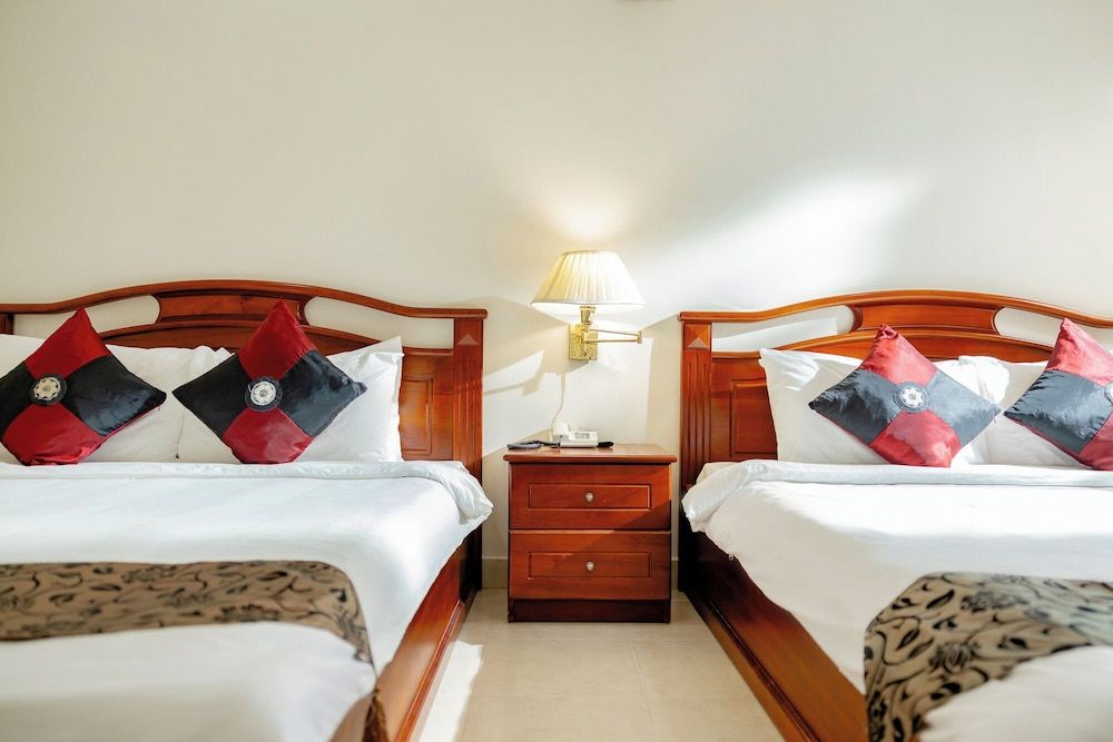 Hung Phong Hotel Superior Family 7