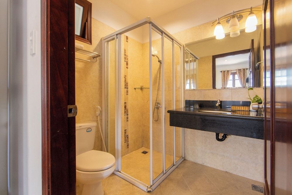 Hung Phong Hotel Superior Double or Twin Room 11