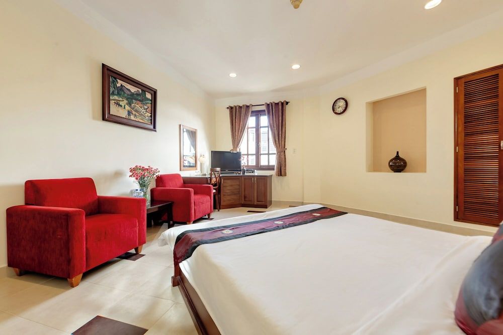 Hung Phong Hotel Deluxe Double Bathtub City View 2