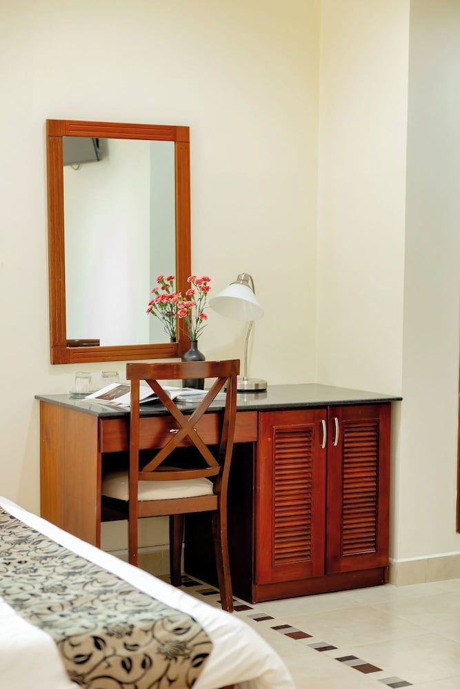 Hung Phong Hotel Superior Family 6