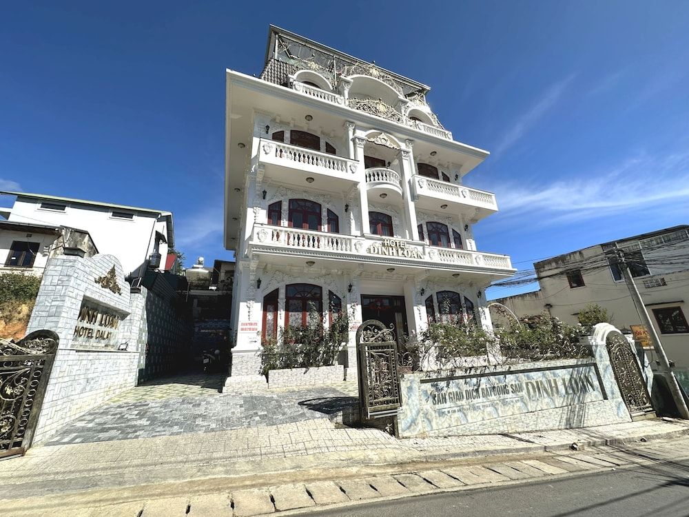 undefined Capital O 1198 Dinh Loan Hotel 5