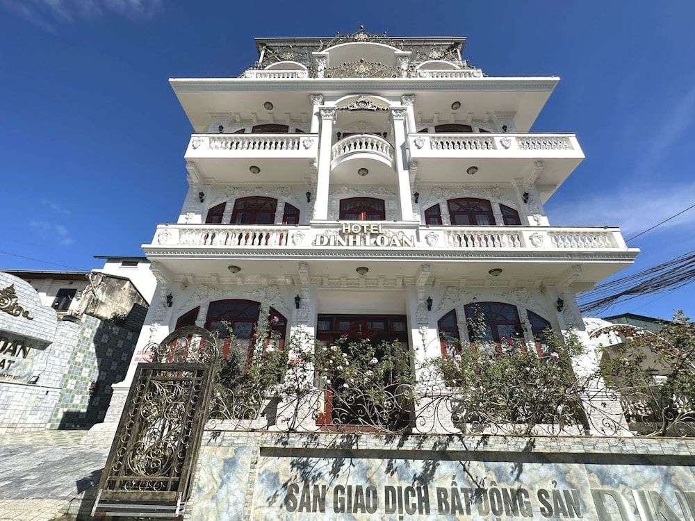 undefined Capital O 1198 Dinh Loan Hotel 8