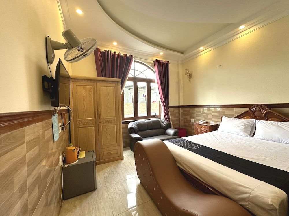 undefined Capital O 1198 Dinh Loan Hotel 9