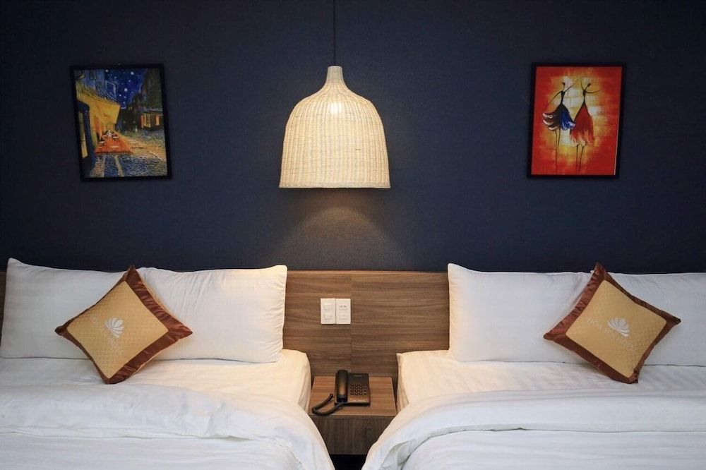 undefined Hoa Sen Hotel