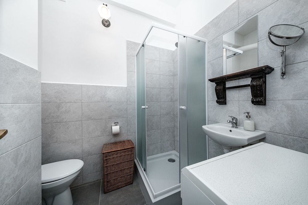 undefined Friends Avenue Apartment 10