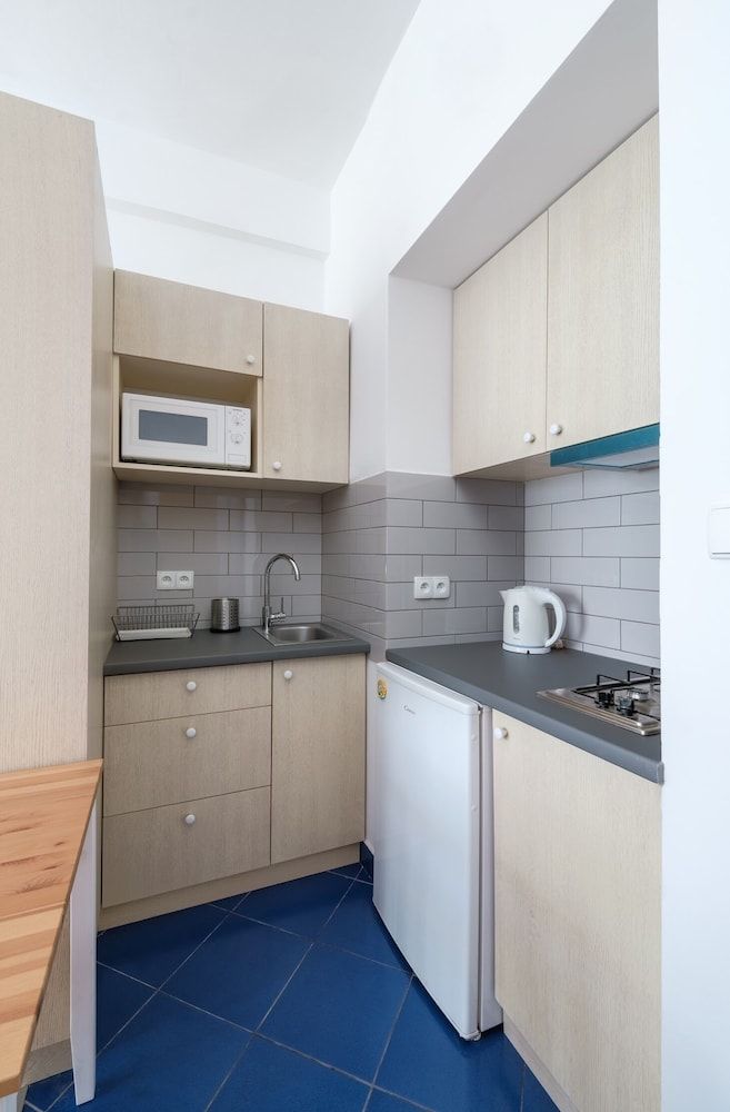 undefined Friends Avenue Apartment 4