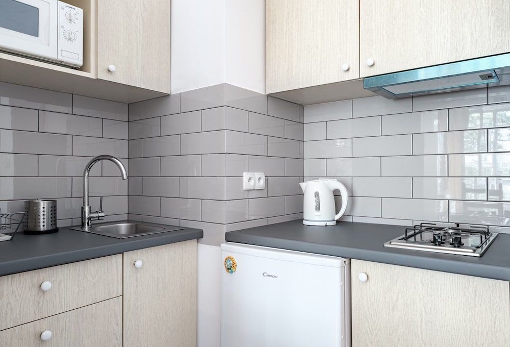 undefined Friends Avenue Apartment 3