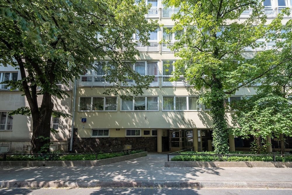 undefined Friends Avenue Apartment 2