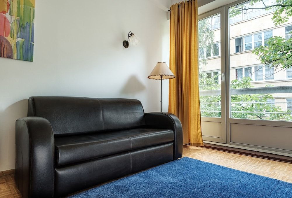 undefined Friends Avenue Apartment 6