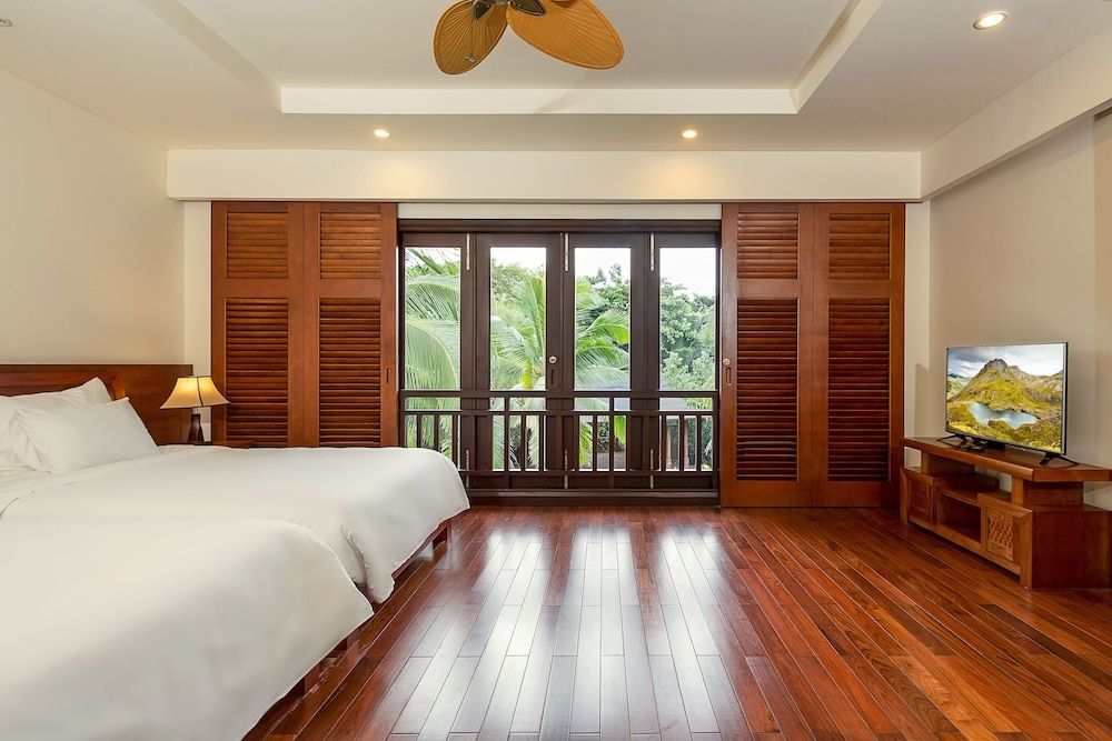 Luxury Family Beach Da Nang Family Villa, 4 Bedrooms, Garden View 4