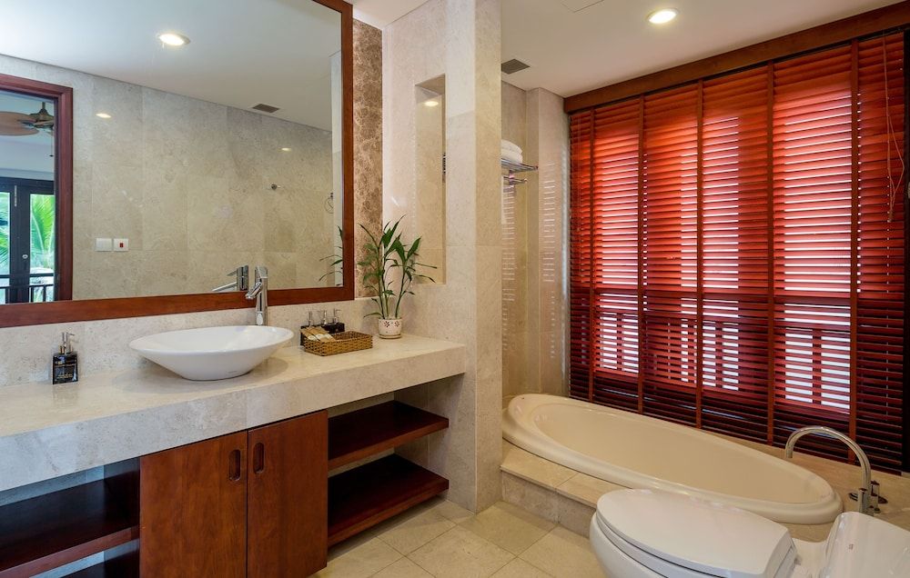 Luxury Family Beach Da Nang Family Villa, 4 Bedrooms, Garden View 9