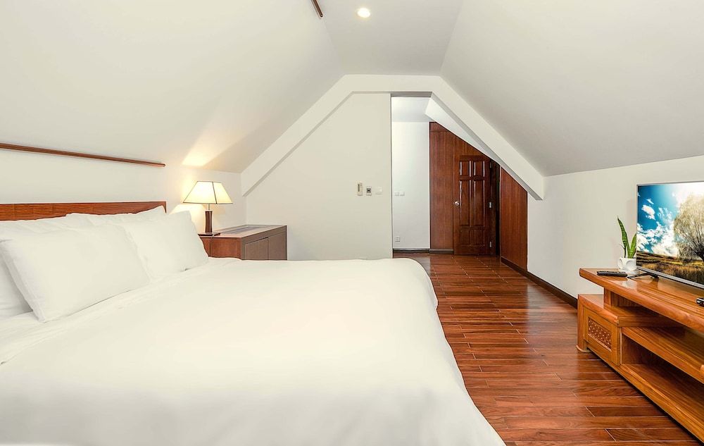 Luxury Family Beach Da Nang Family Villa, 4 Bedrooms, Garden View 5