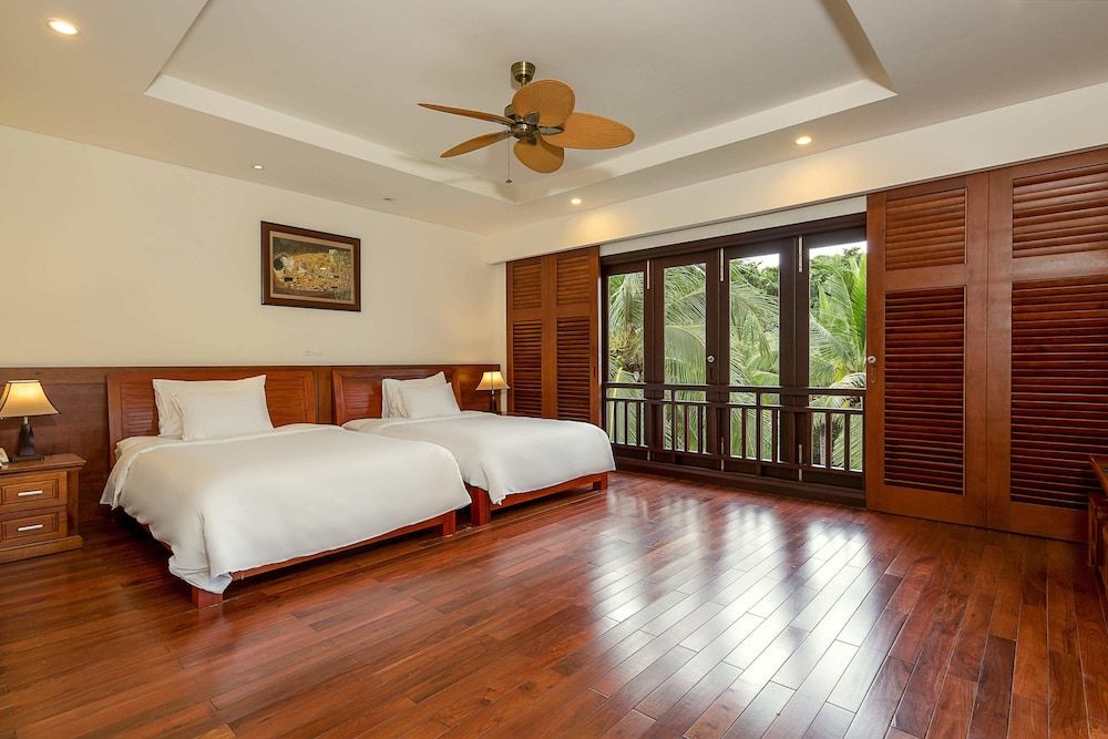 Luxury Family Beach Da Nang Family Villa, 4 Bedrooms, Garden View