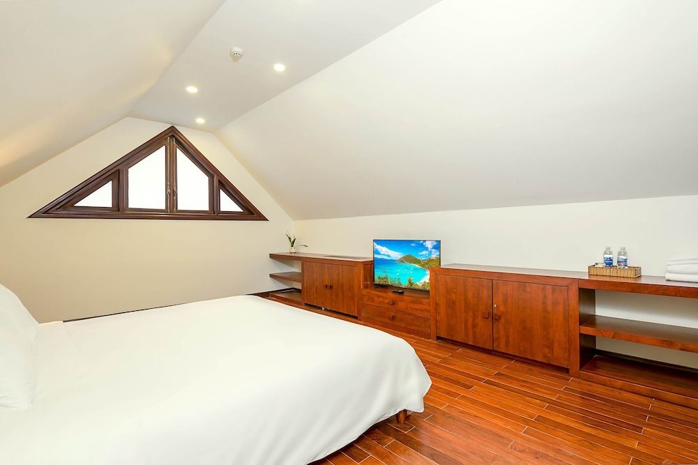 Luxury Family Beach Da Nang Family Villa, 4 Bedrooms, Garden View 6