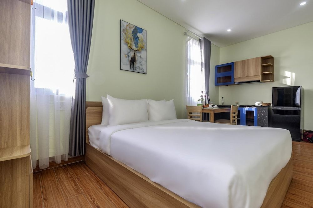 Mango Mango Hotel & Apartment Studio King bed Seabreeze Windows 3